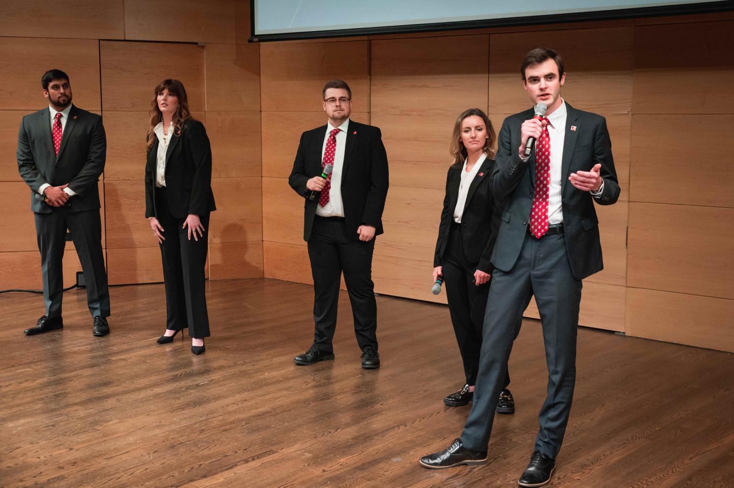 MBA students pitching at the IDEAcorps MBA consulting challenge
